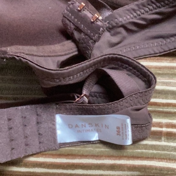 Danskin NWOT two bras 36B brown and blush beige design 3 hook T-shirt bra - Picture 10 of 10